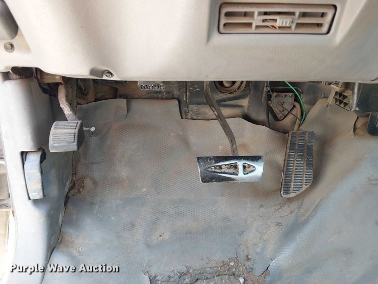 image for item FK0510 1997 GMC Sierra 2500HD flatbed pickup truck