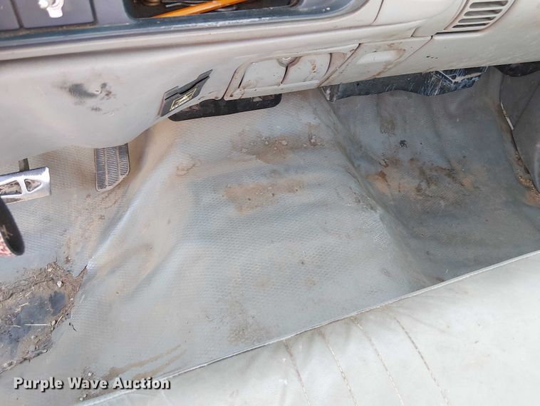 image for item FK0510 1997 GMC Sierra 2500HD flatbed pickup truck