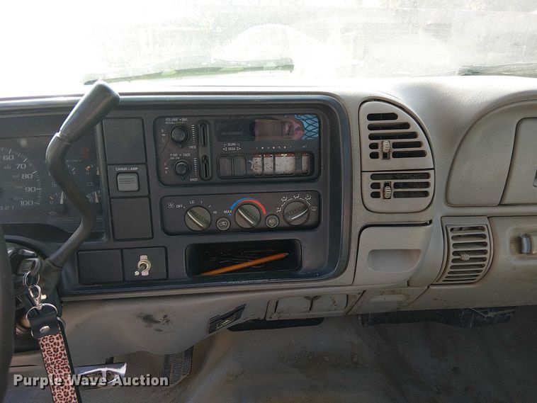 image for item FK0510 1997 GMC Sierra 2500HD flatbed pickup truck