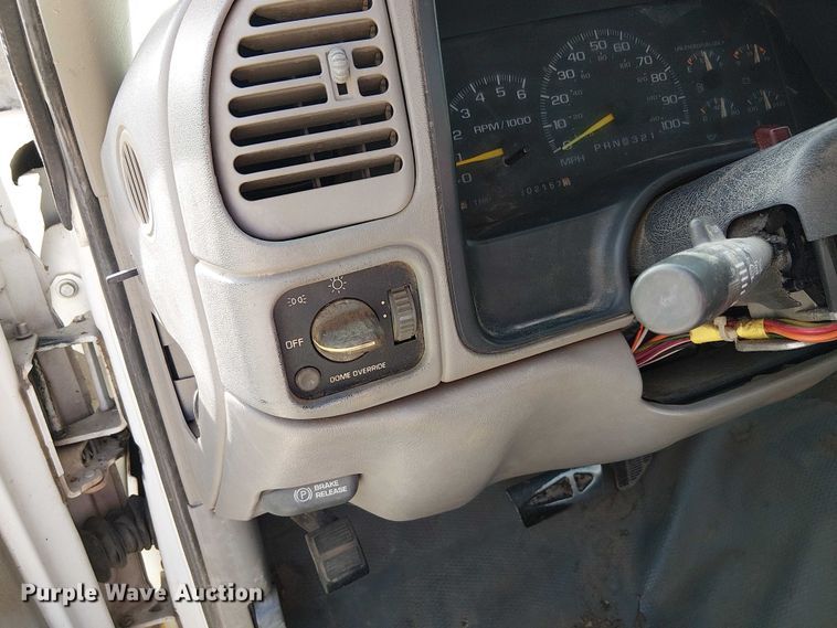 image for item FK0510 1997 GMC Sierra 2500HD flatbed pickup truck