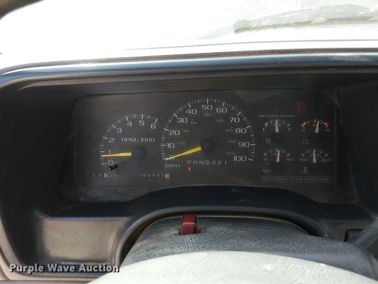 image for item FK0510 1997 GMC Sierra 2500HD flatbed pickup truck