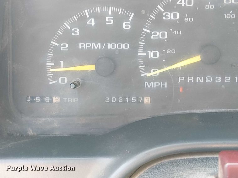 image for item FK0510 1997 GMC Sierra 2500HD flatbed pickup truck