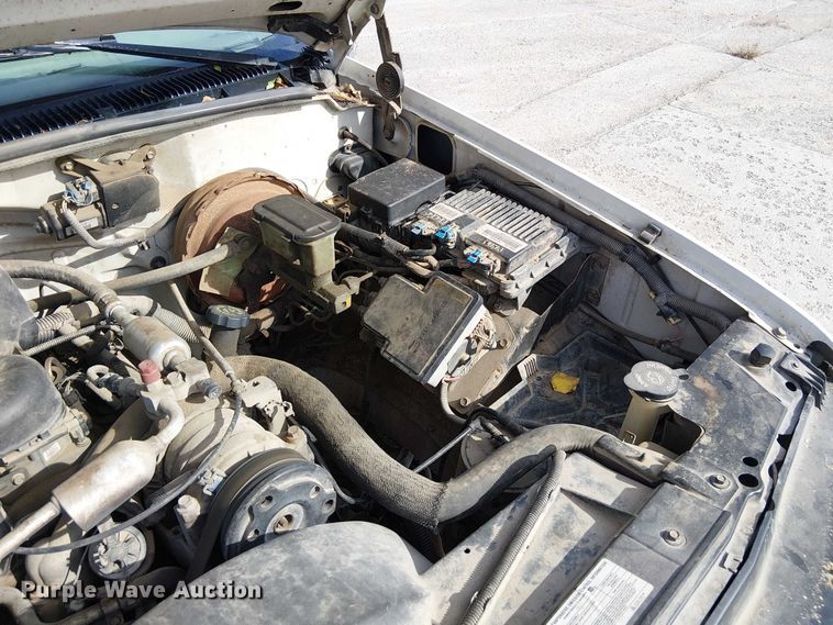 image for item FK0510 1997 GMC Sierra 2500HD flatbed pickup truck