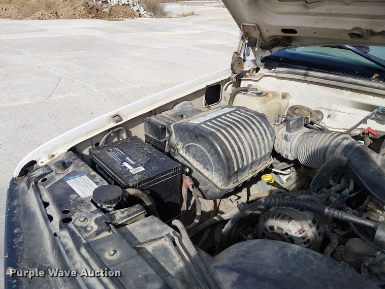 image for item FK0510 1997 GMC Sierra 2500HD flatbed pickup truck