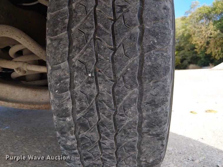 image for item FK0510 1997 GMC Sierra 2500HD flatbed pickup truck