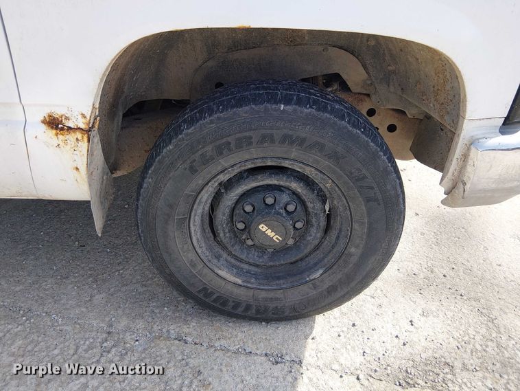 image for item FK0510 1997 GMC Sierra 2500HD flatbed pickup truck