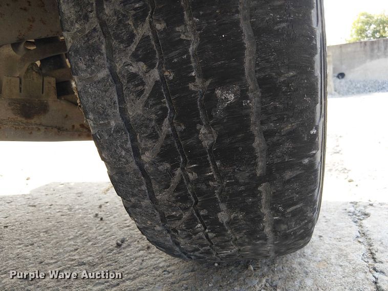 image for item FK0510 1997 GMC Sierra 2500HD flatbed pickup truck