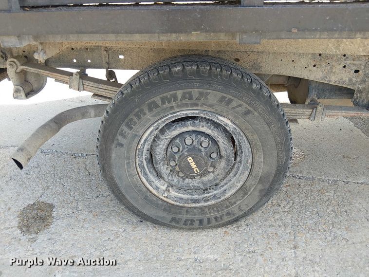 image for item FK0510 1997 GMC Sierra 2500HD flatbed pickup truck