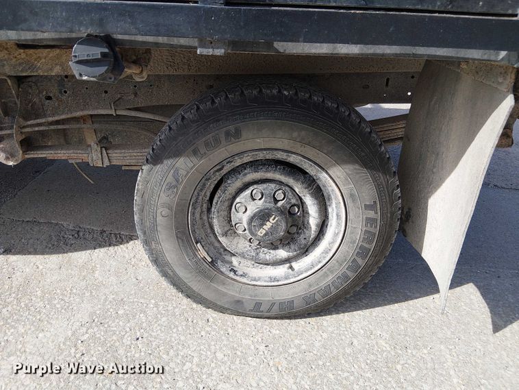 image for item FK0510 1997 GMC Sierra 2500HD flatbed pickup truck