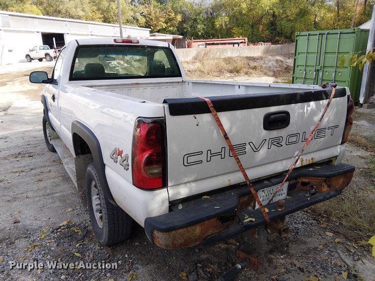 image for item FK0511 2006 Chevrolet Silverado 2500HD pickup truck