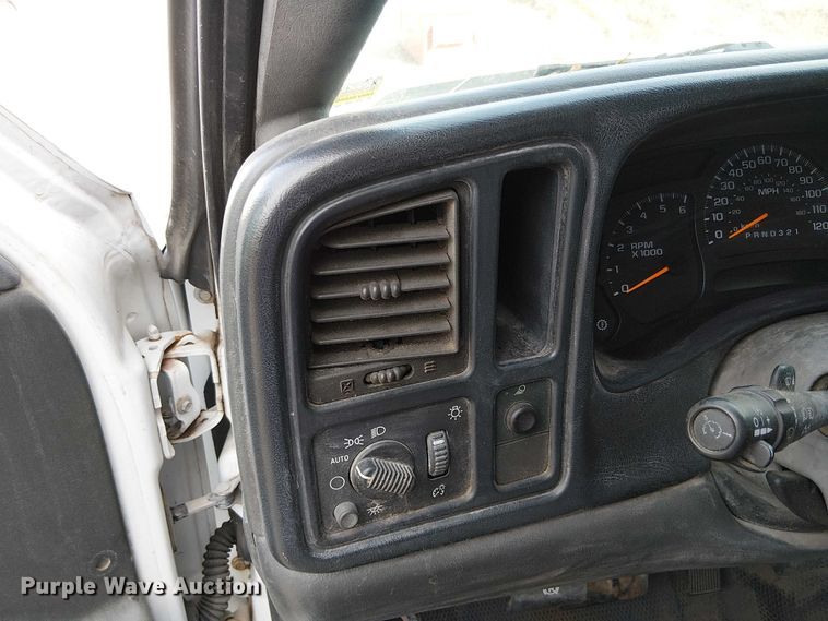 image for item FK0511 2006 Chevrolet Silverado 2500HD pickup truck