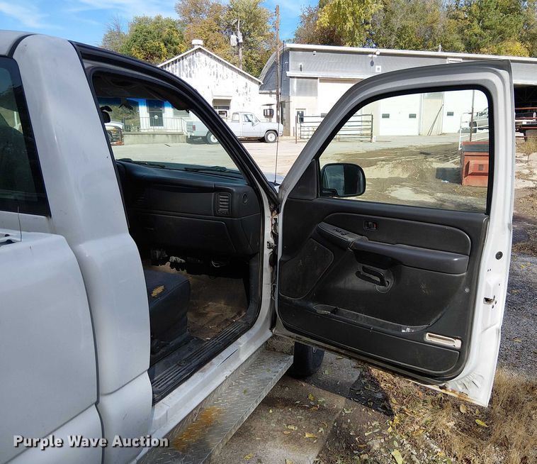 image for item FK0511 2006 Chevrolet Silverado 2500HD pickup truck