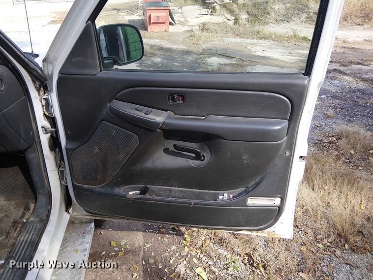 image for item FK0511 2006 Chevrolet Silverado 2500HD pickup truck