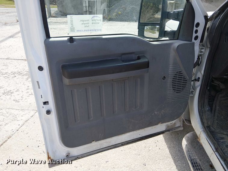 image for item FK0514 2011 Ford F350 Super Duty XL pickup truck