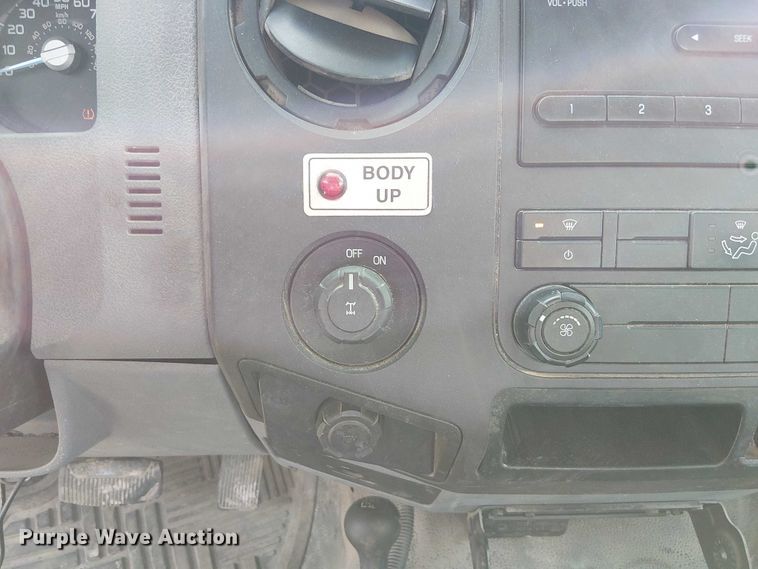 image for item FK0514 2011 Ford F350 Super Duty XL pickup truck