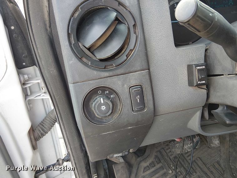 image for item FK0514 2011 Ford F350 Super Duty XL pickup truck