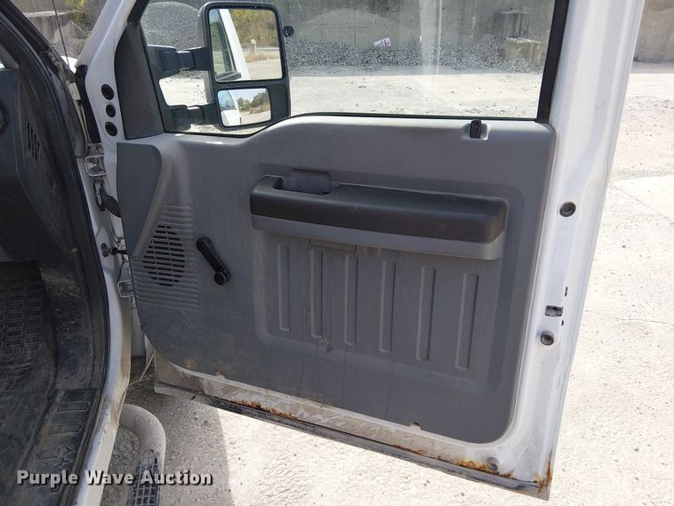 image for item FK0514 2011 Ford F350 Super Duty XL pickup truck