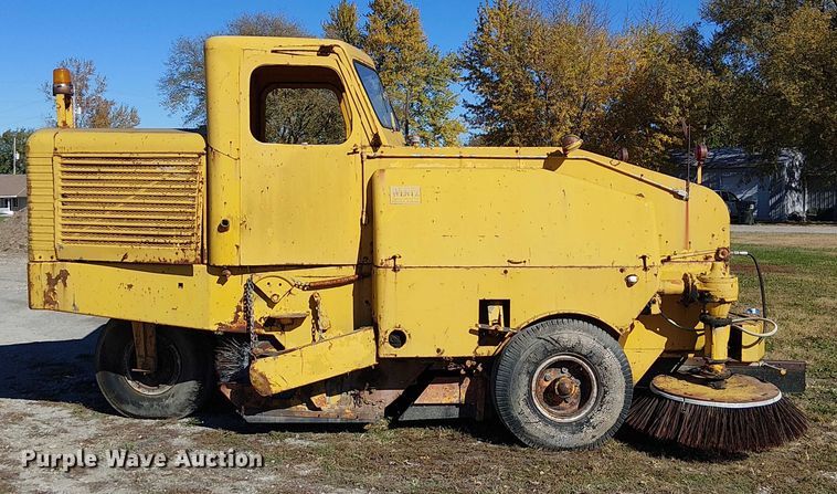 image for item FK0523 Wayne 1-460 street sweeper truck