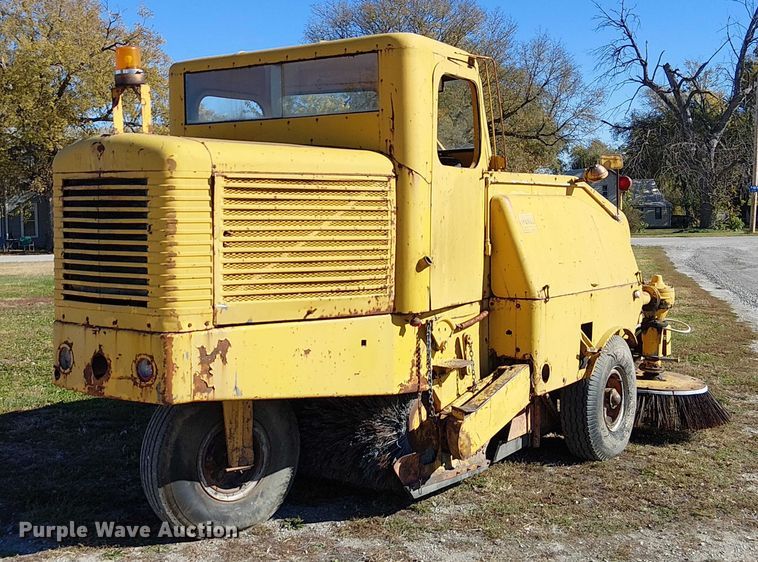 image for item FK0523 Wayne 1-460 street sweeper truck