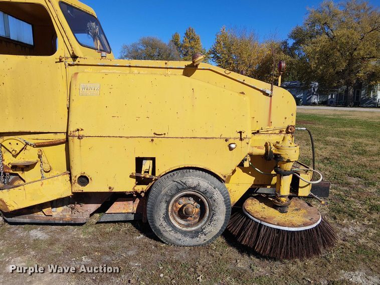 image for item FK0523 Wayne 1-460 street sweeper truck