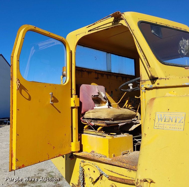 image for item FK0523 Wayne 1-460 street sweeper truck