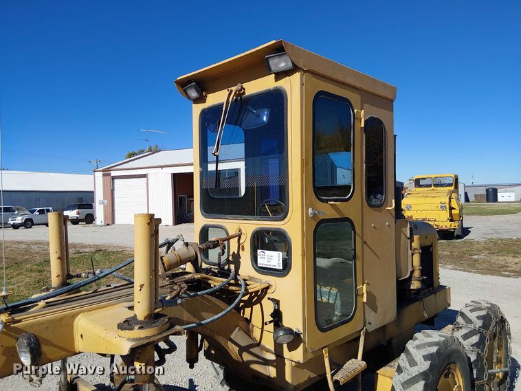 image for item FK0524 1957 Allis-Chalmers D rigid frame motor grader