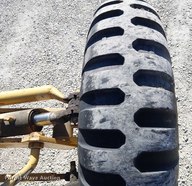 image for item FK0524 1957 Allis-Chalmers D rigid frame motor grader