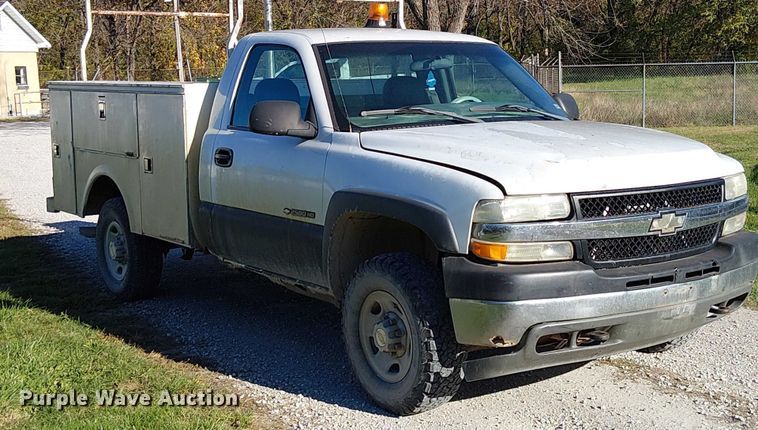 image for item FK0539 2002 Chevrolet Silverado 2500HD utility bed pickup truck