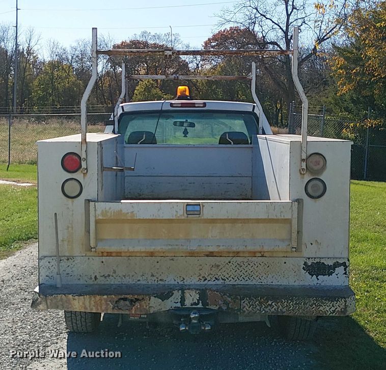 image for item FK0539 2002 Chevrolet Silverado 2500HD utility bed pickup truck