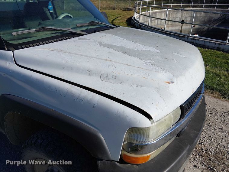 image for item FK0539 2002 Chevrolet Silverado 2500HD utility bed pickup truck