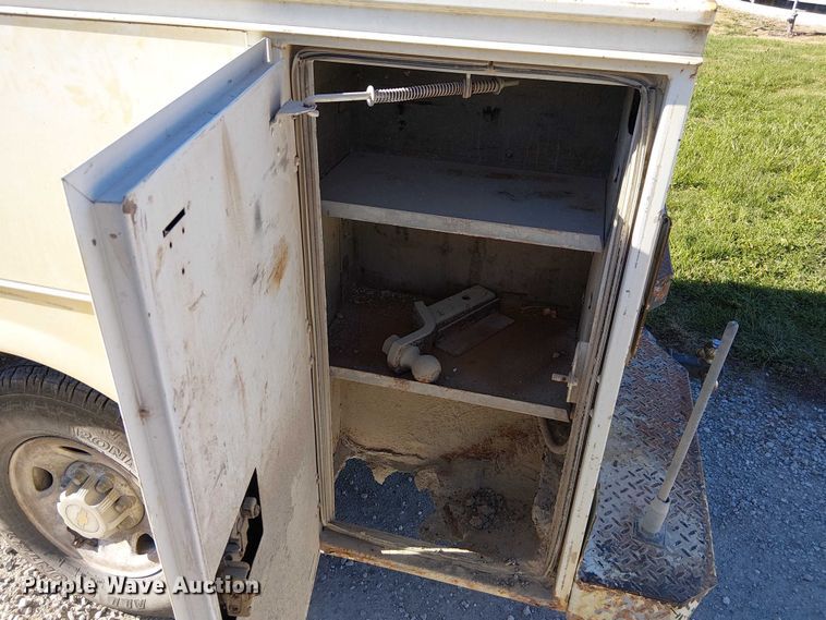 image for item FK0539 2002 Chevrolet Silverado 2500HD utility bed pickup truck