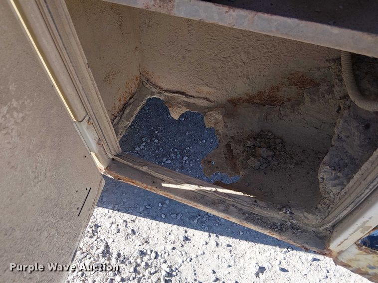 image for item FK0539 2002 Chevrolet Silverado 2500HD utility bed pickup truck