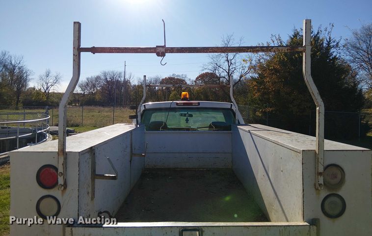 image for item FK0539 2002 Chevrolet Silverado 2500HD utility bed pickup truck