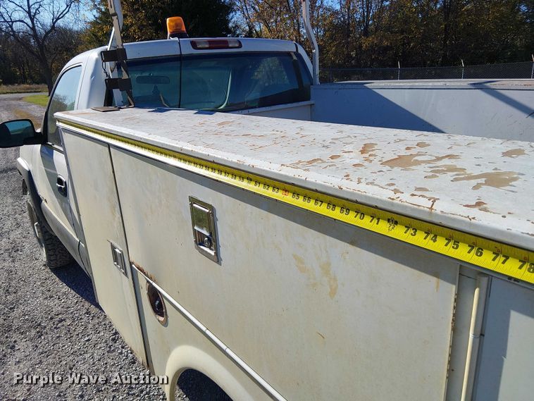 image for item FK0539 2002 Chevrolet Silverado 2500HD utility bed pickup truck