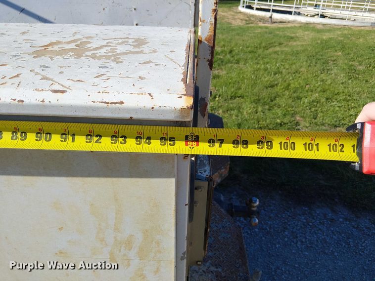 image for item FK0539 2002 Chevrolet Silverado 2500HD utility bed pickup truck