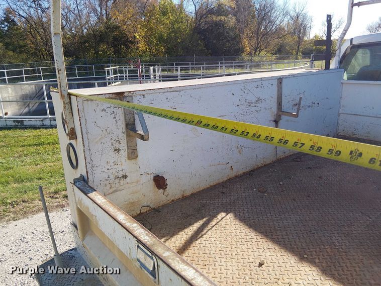 image for item FK0539 2002 Chevrolet Silverado 2500HD utility bed pickup truck