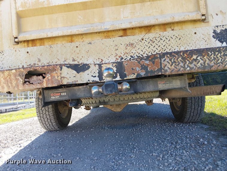 image for item FK0539 2002 Chevrolet Silverado 2500HD utility bed pickup truck