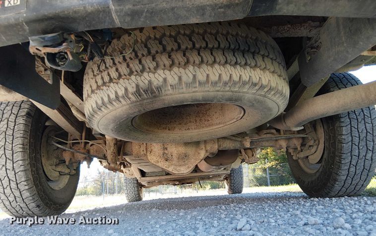 image for item FK0539 2002 Chevrolet Silverado 2500HD utility bed pickup truck