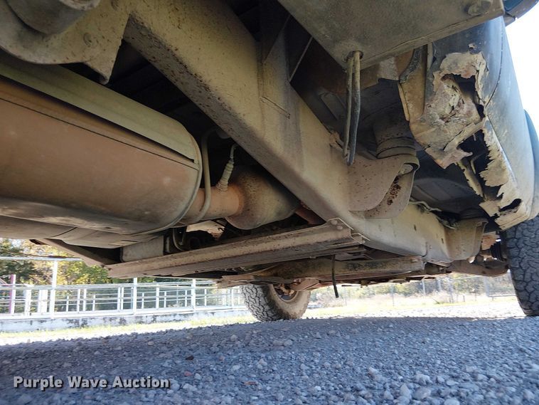 image for item FK0539 2002 Chevrolet Silverado 2500HD utility bed pickup truck