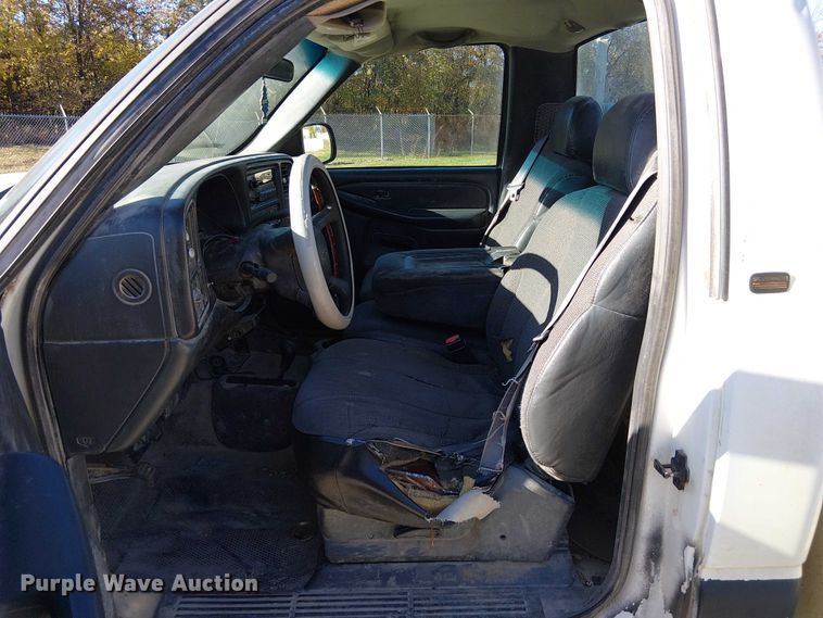 image for item FK0539 2002 Chevrolet Silverado 2500HD utility bed pickup truck