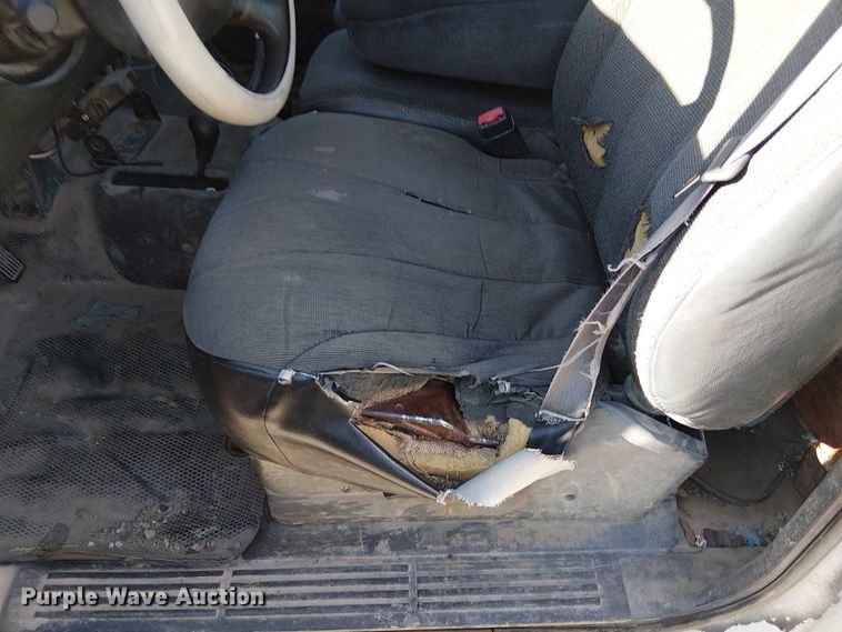 image for item FK0539 2002 Chevrolet Silverado 2500HD utility bed pickup truck