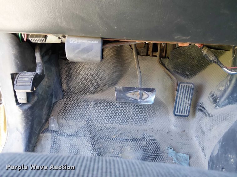 image for item FK0539 2002 Chevrolet Silverado 2500HD utility bed pickup truck