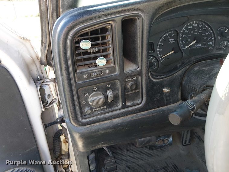 image for item FK0539 2002 Chevrolet Silverado 2500HD utility bed pickup truck