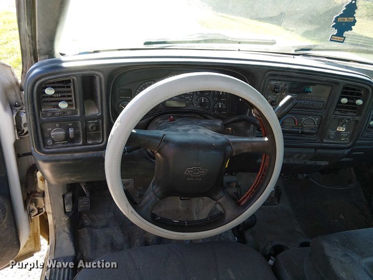 image for item FK0539 2002 Chevrolet Silverado 2500HD utility bed pickup truck