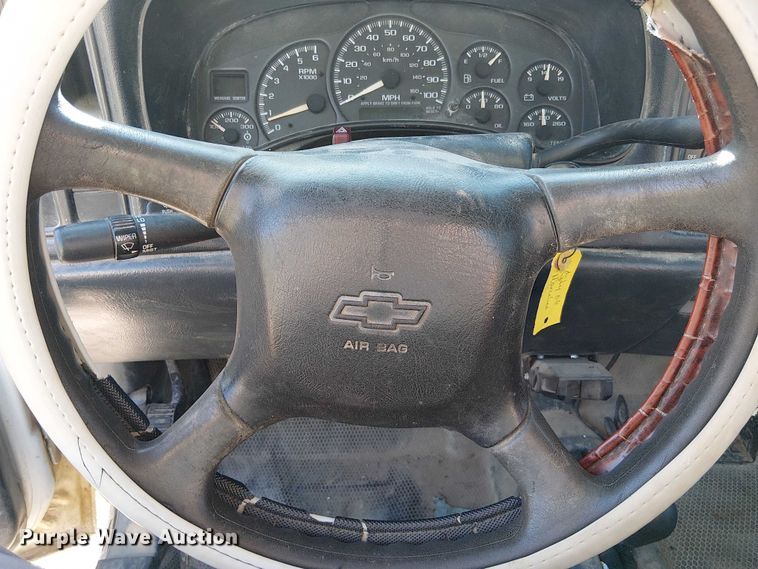 image for item FK0539 2002 Chevrolet Silverado 2500HD utility bed pickup truck