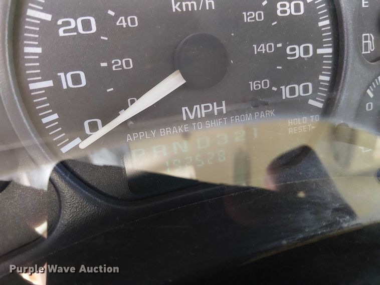 image for item FK0539 2002 Chevrolet Silverado 2500HD utility bed pickup truck