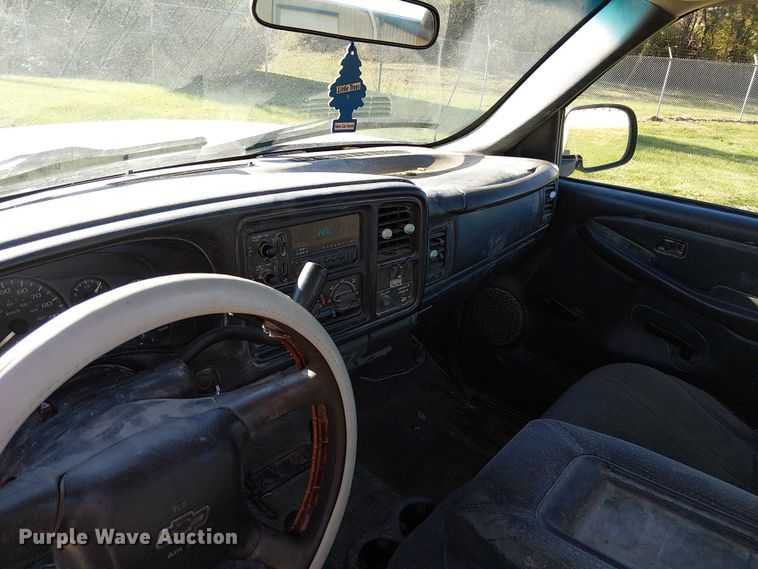 image for item FK0539 2002 Chevrolet Silverado 2500HD utility bed pickup truck