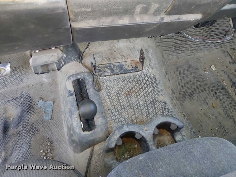 image for item FK0539 2002 Chevrolet Silverado 2500HD utility bed pickup truck