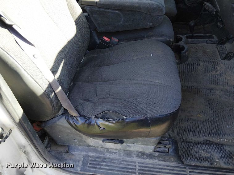 image for item FK0539 2002 Chevrolet Silverado 2500HD utility bed pickup truck