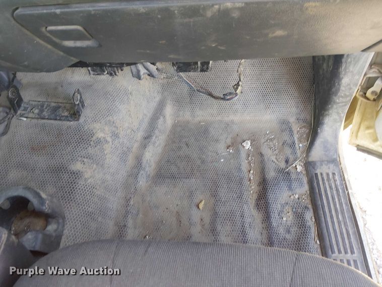 image for item FK0539 2002 Chevrolet Silverado 2500HD utility bed pickup truck